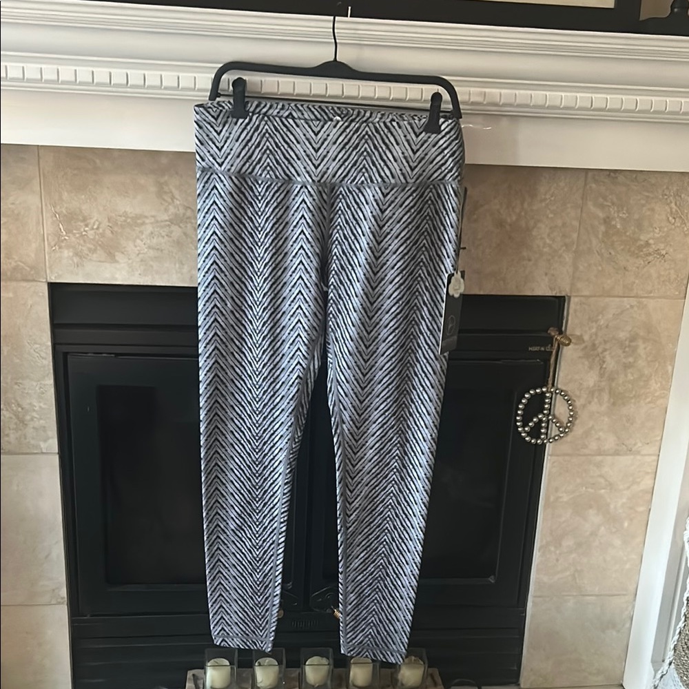 Black and White Chevron Leggings